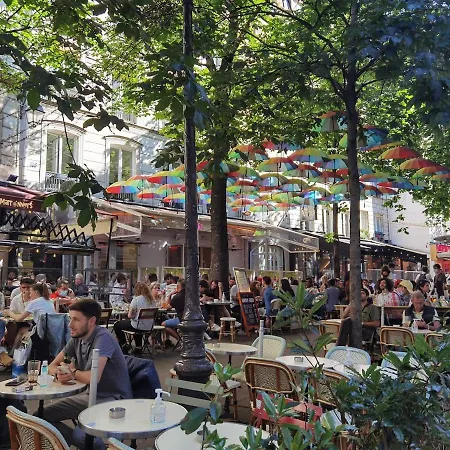 Near Metro & Marais & De & Seine * París