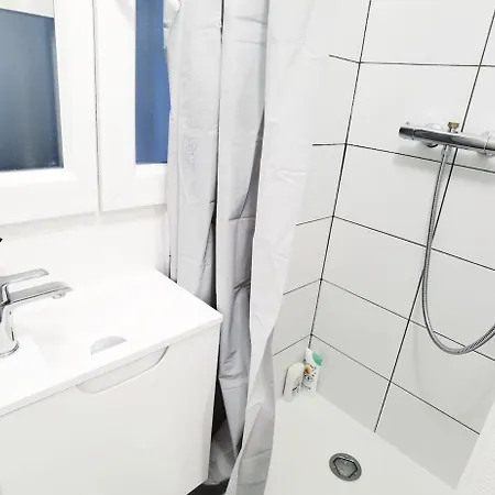 Near Metro & Marais & De & Seine * París