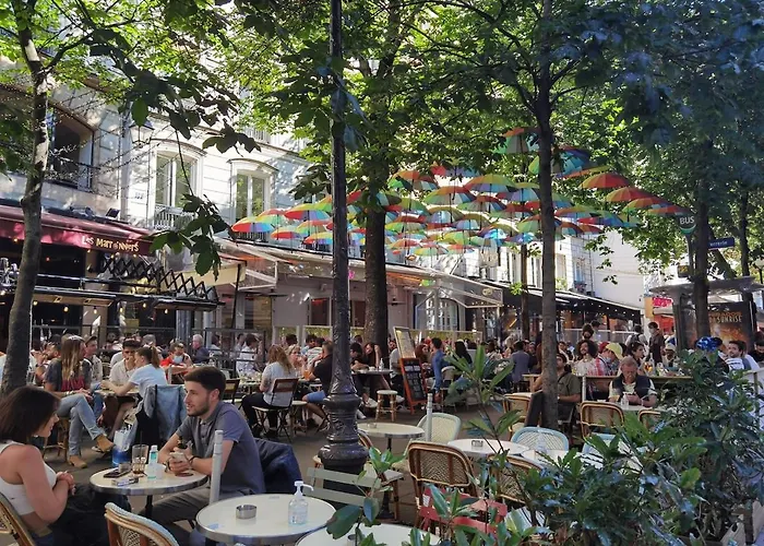 Near Metro & Marais & De & Seine * París