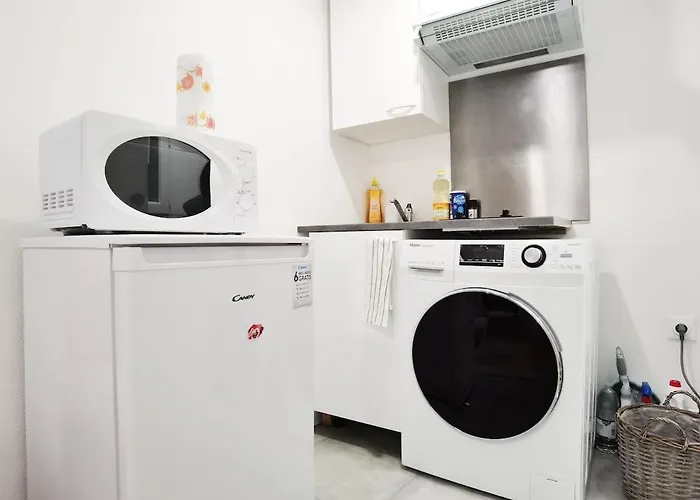 Near Metro & Marais & De & Seine *