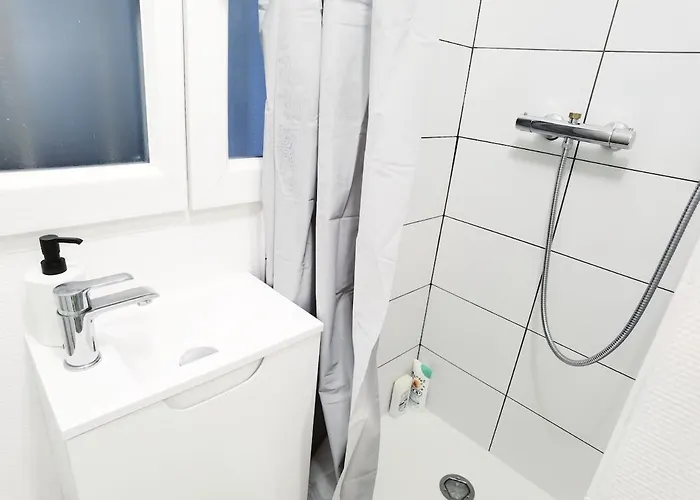 Near Metro & Marais & De & Seine * París